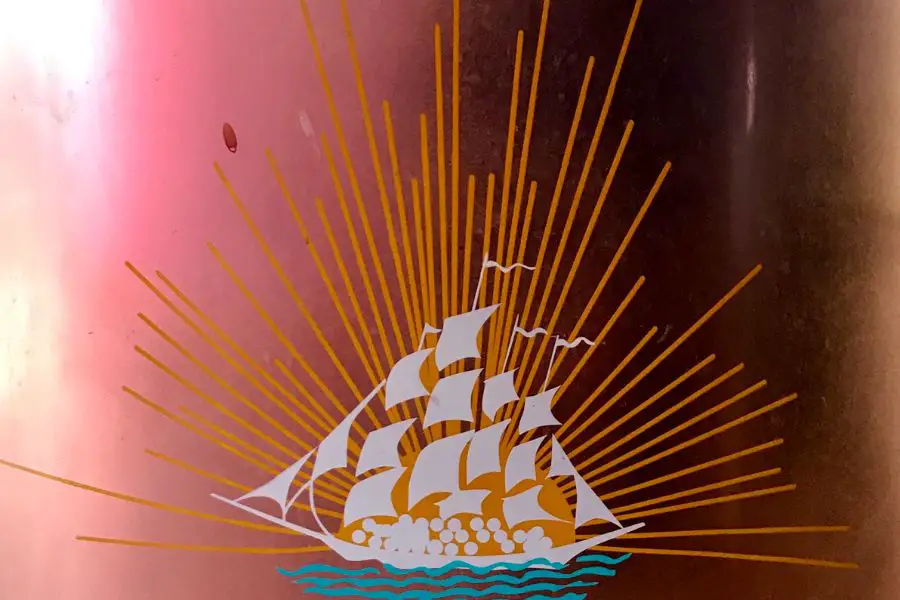 Rhum de Martinique - Le bien connu navire sur couché de soleil, emblème de Neisson