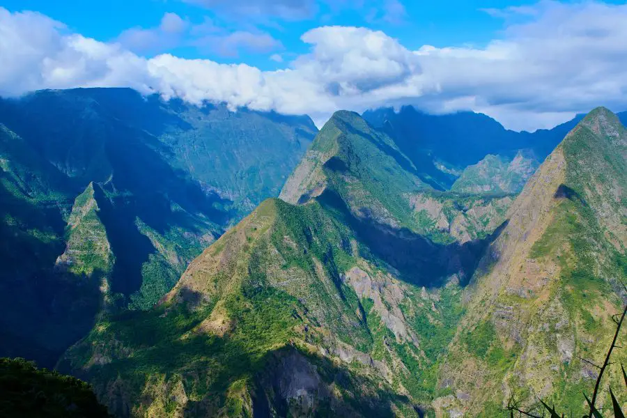 Les 11 Meilleurs Rhums Réunionnais - Les montagnes escarpées de la Réunion